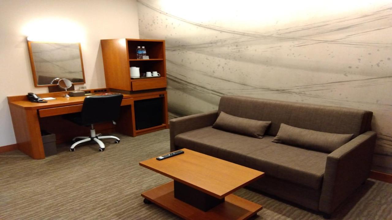 Odysis Suites Osaka Airport Hotel 이즈미-사노 외부 사진
